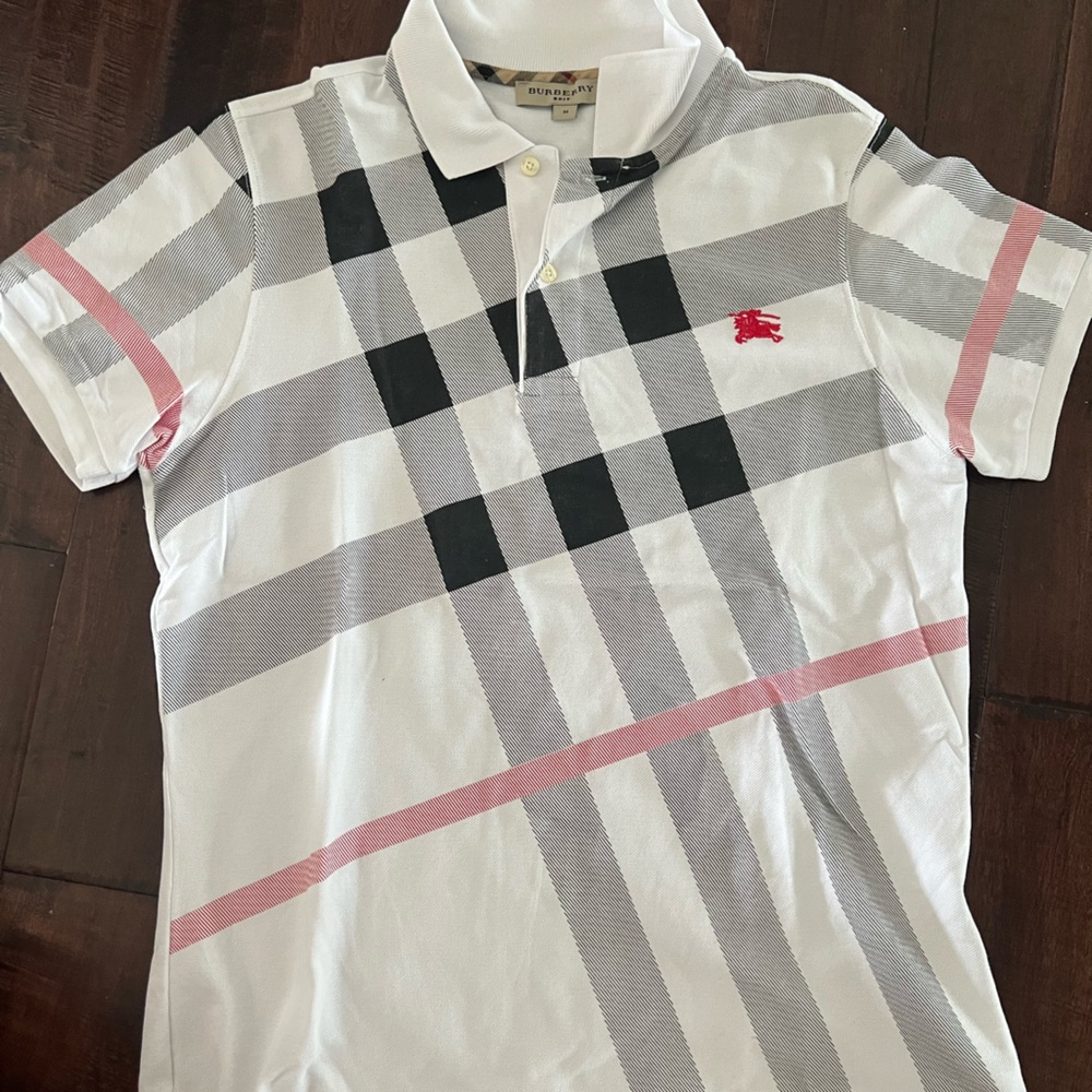 Men’s Burberry collar Medium